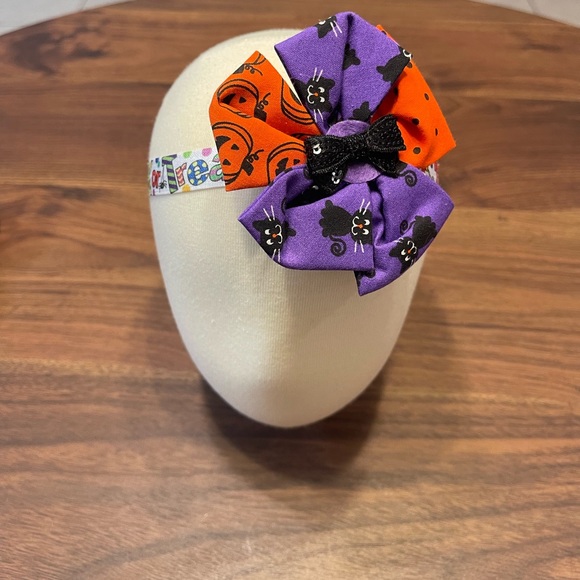 Handmade Girls Bow - Picture 1 of 2